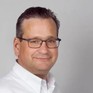 Hartmut Frenzel Porträtfoto von Dr. Hartmut Frenzel, Unternehmensberater mit Schwerpunkt Arbeitsschutz, Datenschutz und Umweltschutz (Nachhaltigkeit).